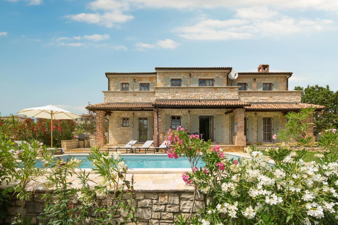 Villas Sv. Lovrec By Istarski Dvori Sveti Lovreč Pazenatički Eksteriør billede